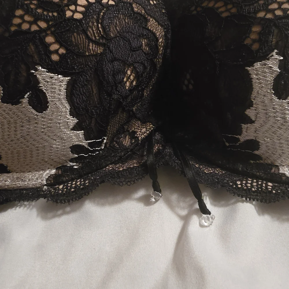 Victoria's Secret Black and Cream Lace Bra - Picture 2 of 6